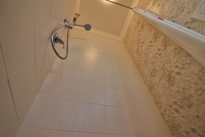 House, 2 Bedrooms, City View | Bathroom