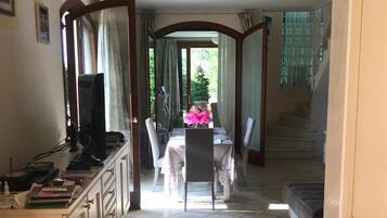 Villa, 4 Bedrooms, Balcony, Garden View | Living room