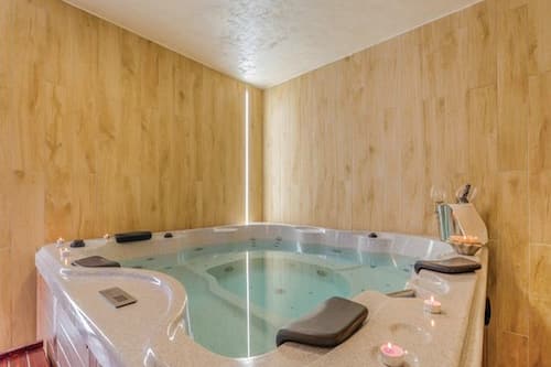 Private spa tub