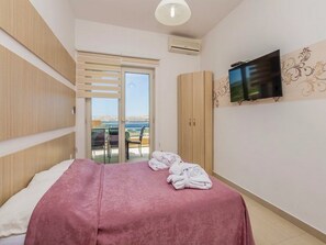 Căn hộ (Two Bedroom Apartment with Terrace an) | 6 phòng ngủ 