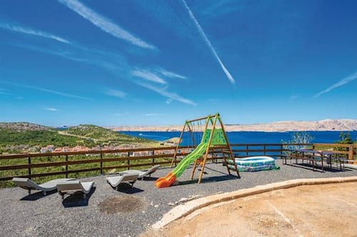 Children’s play area – outdoor