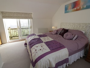 4 quartos, individualmente decorados, individualmente mobiliados