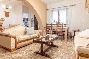 Living area - Avdou Village House With Pool (Hersonissos)