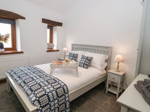 2 عدّة غرف نوم وبديكورات فريدة لكل غرفة وطراز فريد لكل وحدة