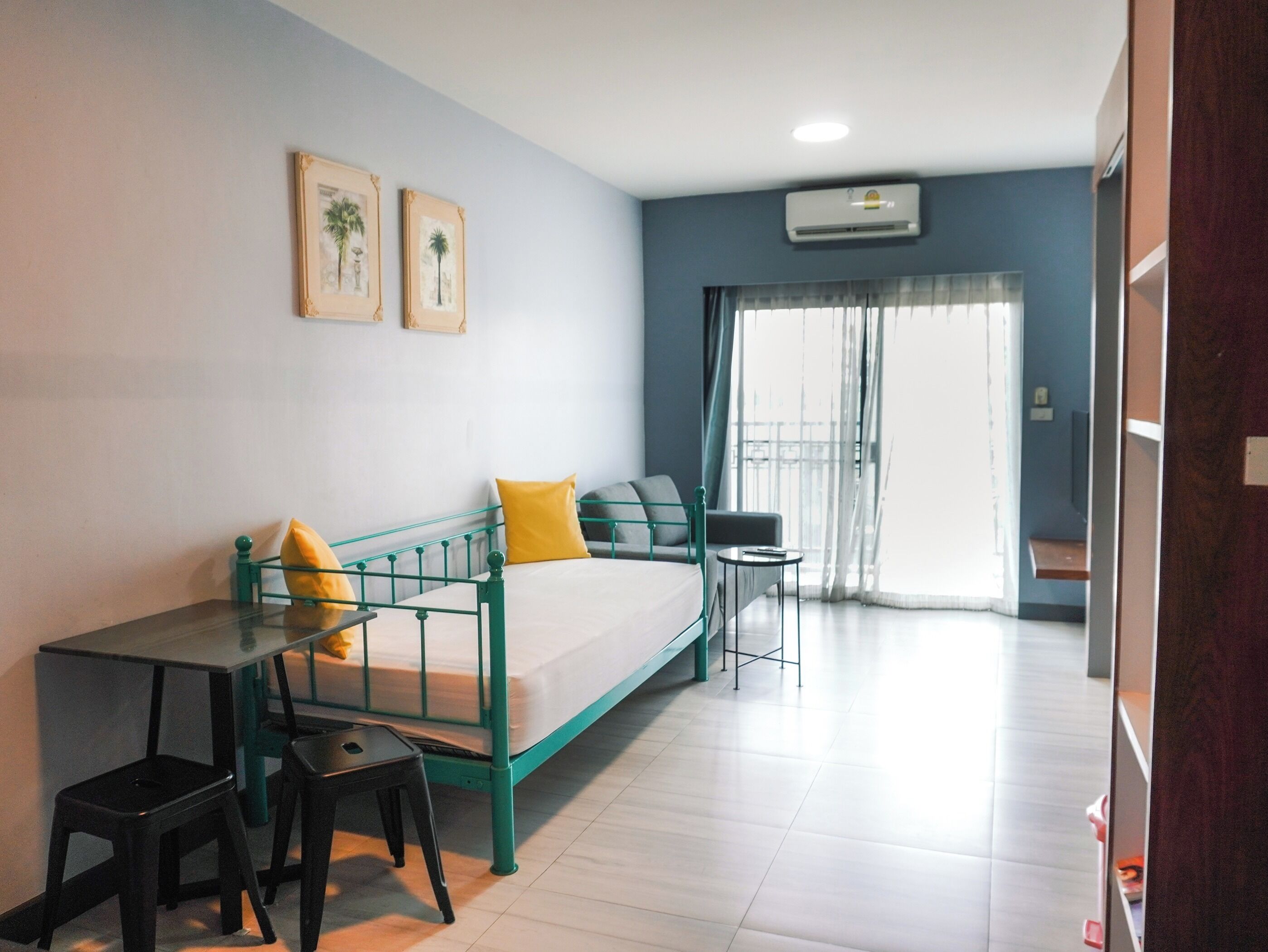 Family Room | Desk, free WiFi, bed sheets