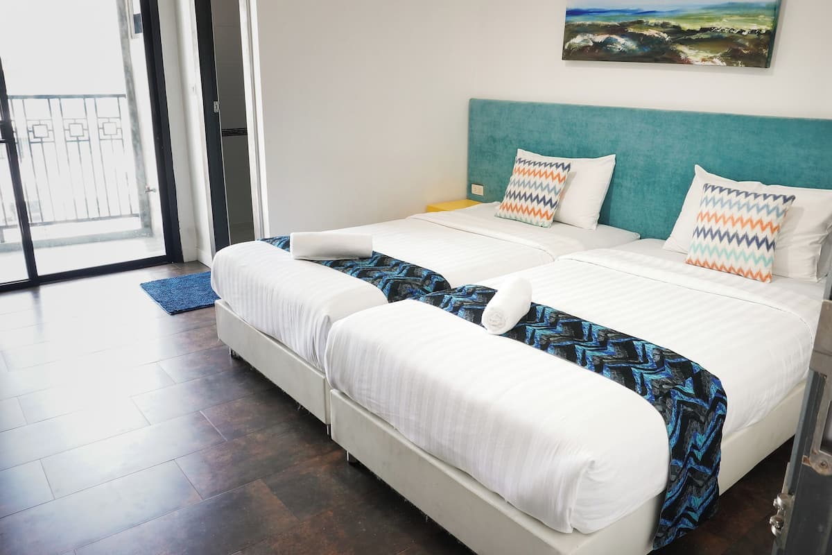 Standard Twin Room | Desk, free WiFi, bed sheets