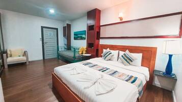 Deluxe Studio | Desk, free WiFi, bed sheets