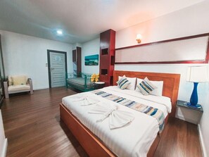 Deluxe Studio | Desk, free WiFi, bed sheets - Pony TopView (Hua Hin)