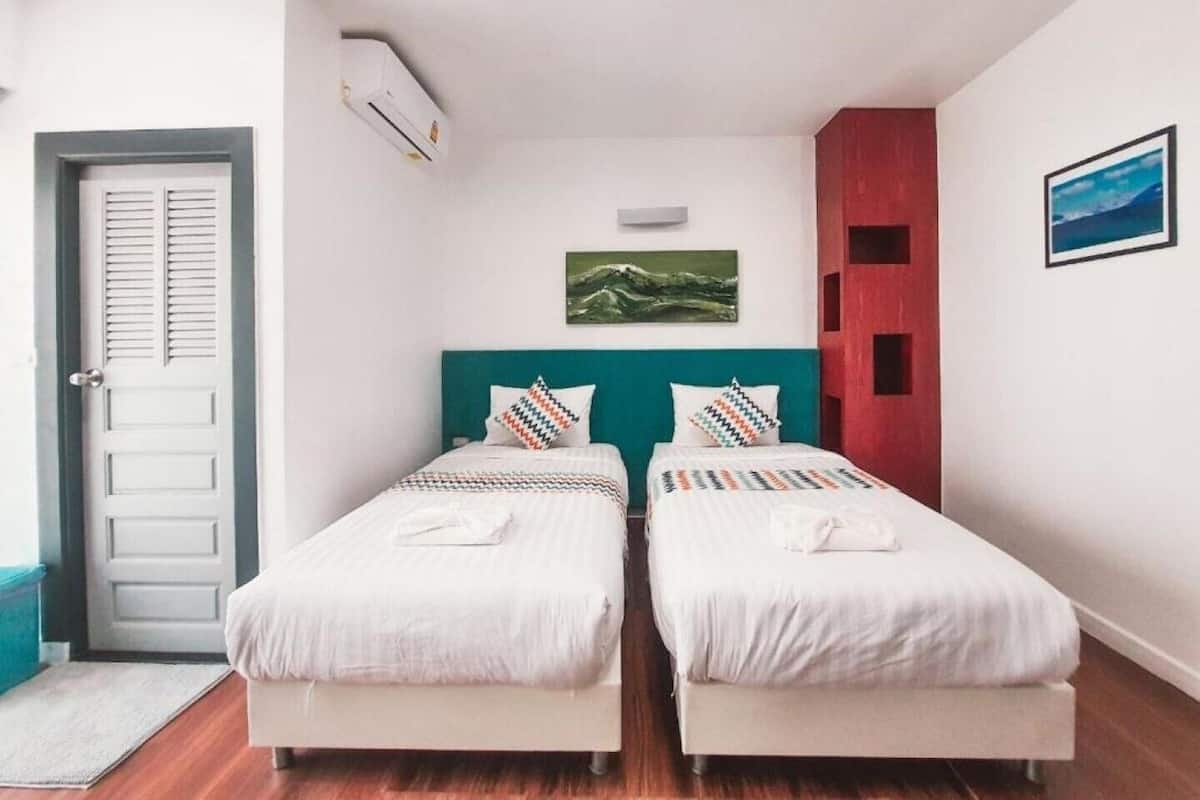 Standard Twin Room | Desk, free WiFi, bed sheets