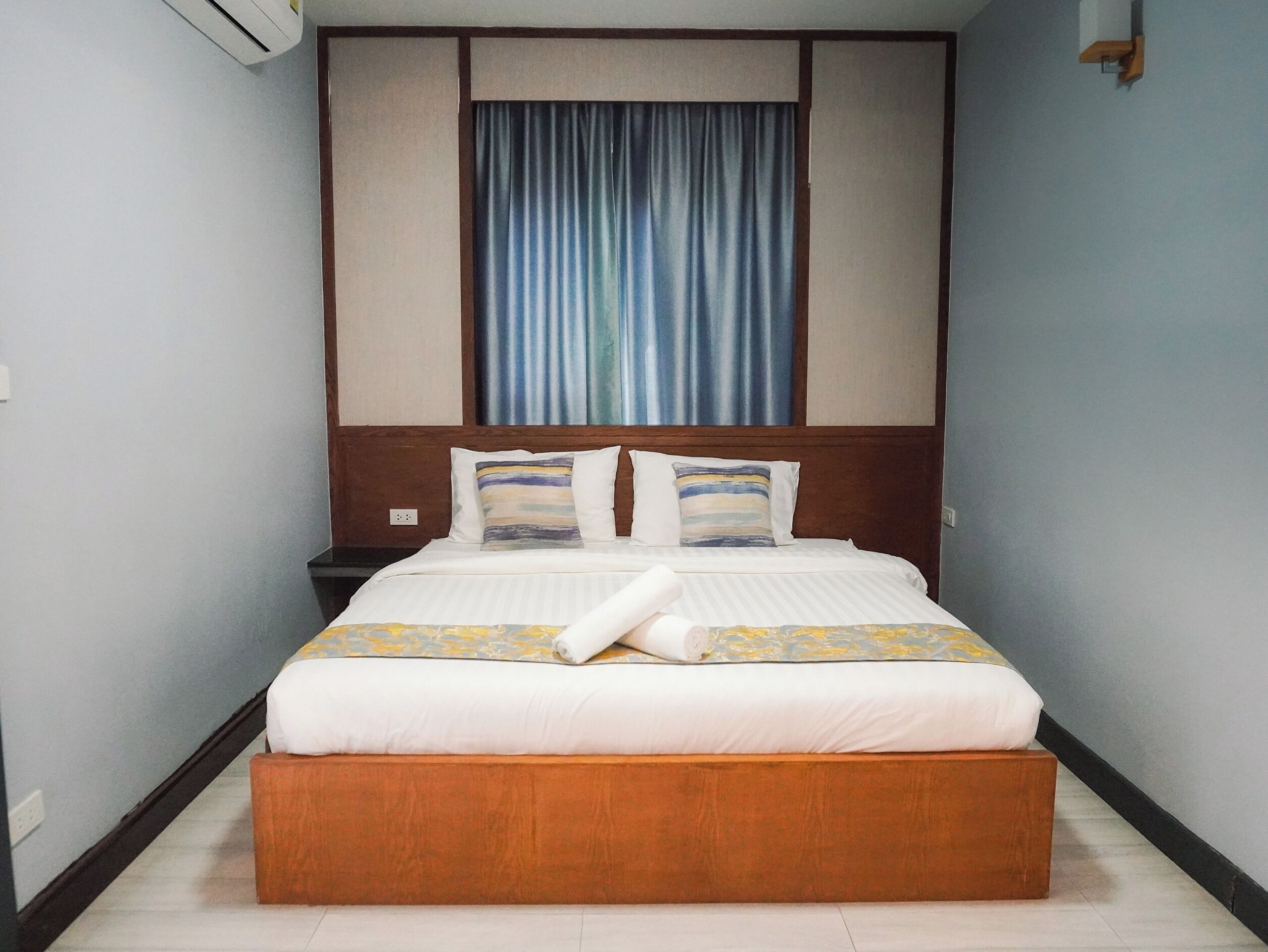 Family Room | Desk, free WiFi, bed sheets