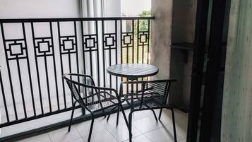 Deluxe Studio | Desk, free WiFi, bed sheets