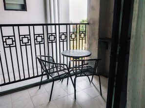 Deluxe Studio | Desk, free WiFi, bed sheets - Pony TopView (Hua Hin)