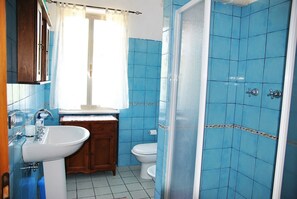 วิลล่า, 3 ห้องนอน, ระเบียง, วิวสระว่ายน้ำ | ห้องน้ำ