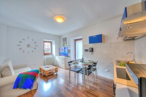 21-Zoll-Flachbildfernseher mit Kabelempfang, Fernseher