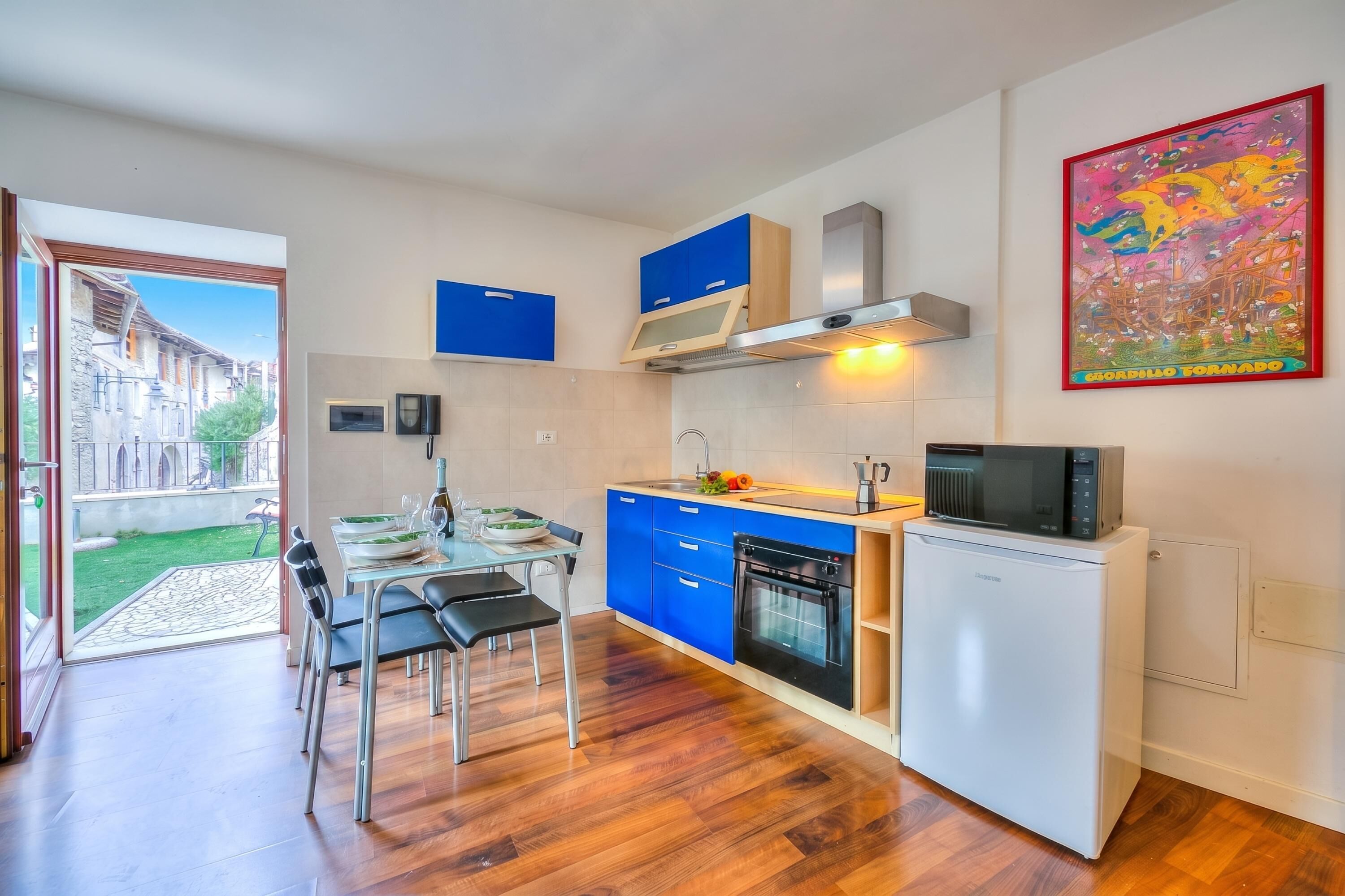 Family Apartment, Multiple Bedrooms, Mountainside (Casa Umberto) | Private kitchen | Fridge, microwave, oven, stovetop