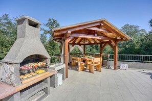 Family House, Multiple Bedrooms, 2 Bathrooms (Pool House Klarina) | Outdoor dining - Pool House Klarina (Pican)