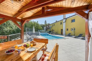 Khu ẩm thực ngoài trời