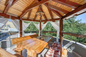 Outdoor dining - Pool House Klarina (Pican)