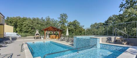 Seasonal outdoor pool