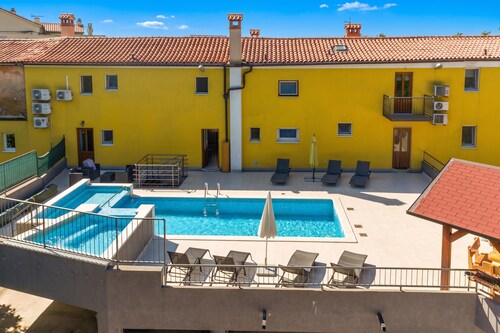 Pool House Klarina