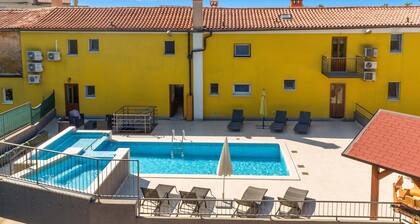 Pool House Klarina