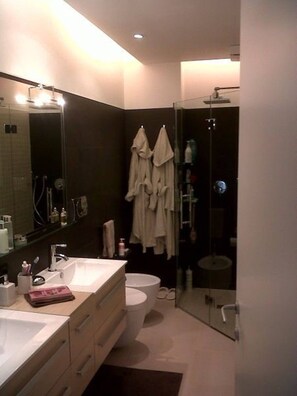 Apartment, 2 Bedrooms, Smoking, Balcony | Bathroom - Apartment in Villa - Air Conditioned - Wi-fi - Near the sea (Avola)