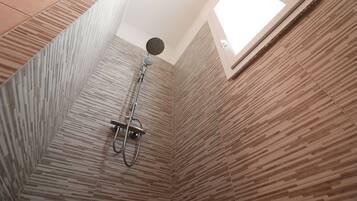 House, 2 Bedrooms, Balcony, City View | Bathroom