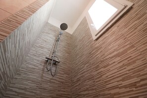 Maison, 2 chambres, balcon, vue ville | Salle de bain