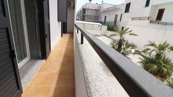 Casa, 2 quartos, sacada, vista para a cidade | Sacada