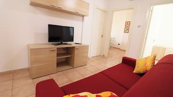 Casa, 2 habitaciones, balcón, vista a la ciudad | Área de sala de estar
