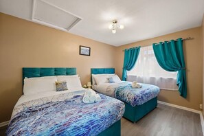 3 bedrooms, iron/ironing board, WiFi, bed sheets - Modern 3-Bed House in London close to City Airport (London)