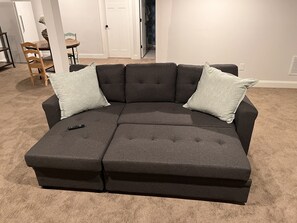 Smart TV - Spacious Private Basement (Severn)