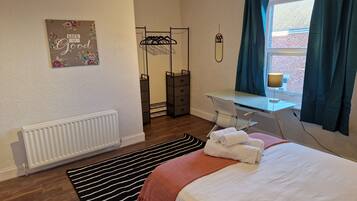 3 bedrooms, desk, iron/ironing board, WiFi