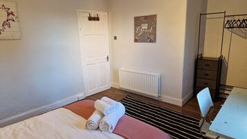 3 bedrooms, desk, iron/ironing board, WiFi