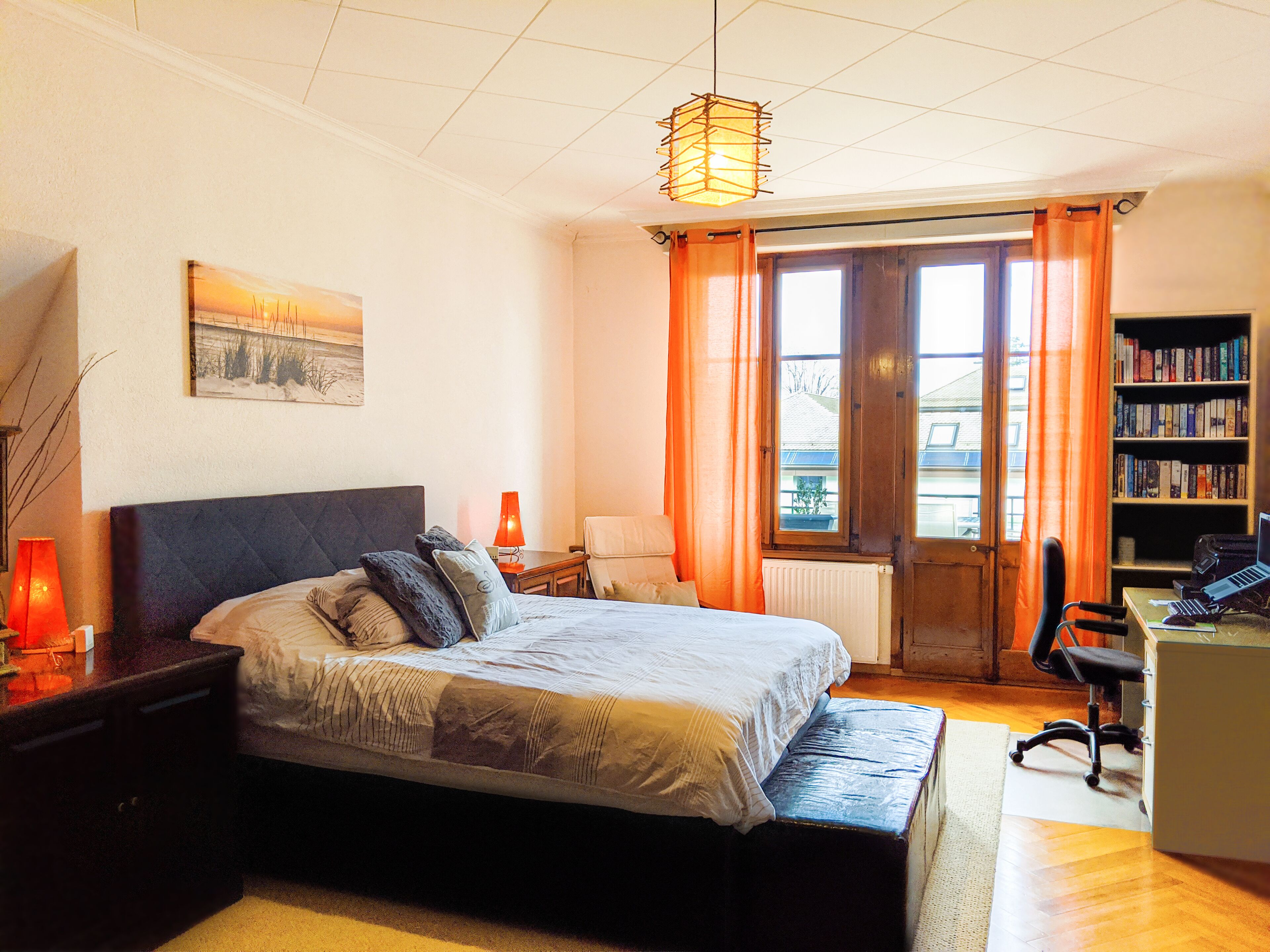 2 chambres, bureau, fer et planche à repasser, lit parapluie