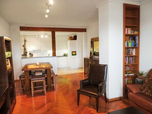 Smart TV, Netflix, books, streaming services