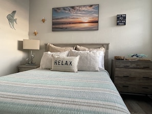 1 bedroom, iron/ironing board, travel cot, free WiFi - Steps to the Beach ! (Daytona Beach)