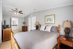 3 bedrooms, desk, iron/ironing board, free WiFi