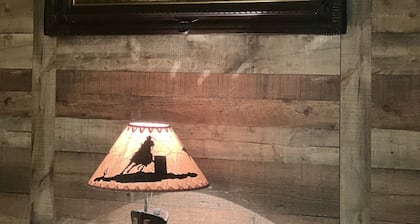 Entire Farmhouse Decatur —-5 minutes from the city