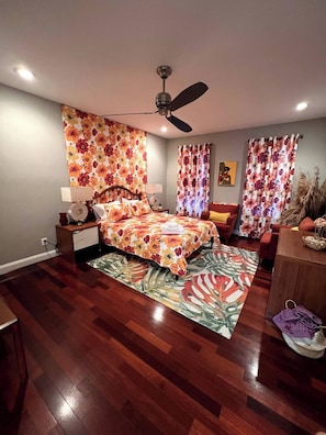 3 bedrooms, desk, iron/ironing board, travel cot