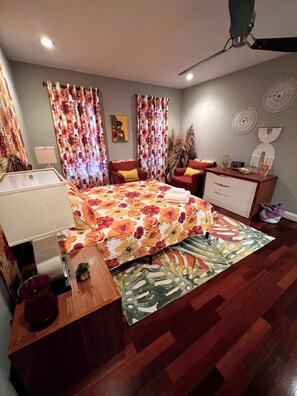 3 bedrooms, desk, iron/ironing board, travel crib
