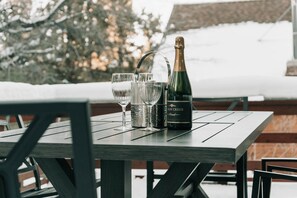 Outdoor dining - Sagewood Cabin 2bed/1.5bath- 1 block from the National forest (Sugarloaf)