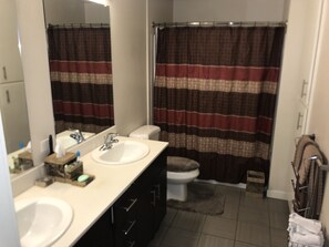 Bathroom - Luxury apartment in Hancock Park area (Los Angeles)