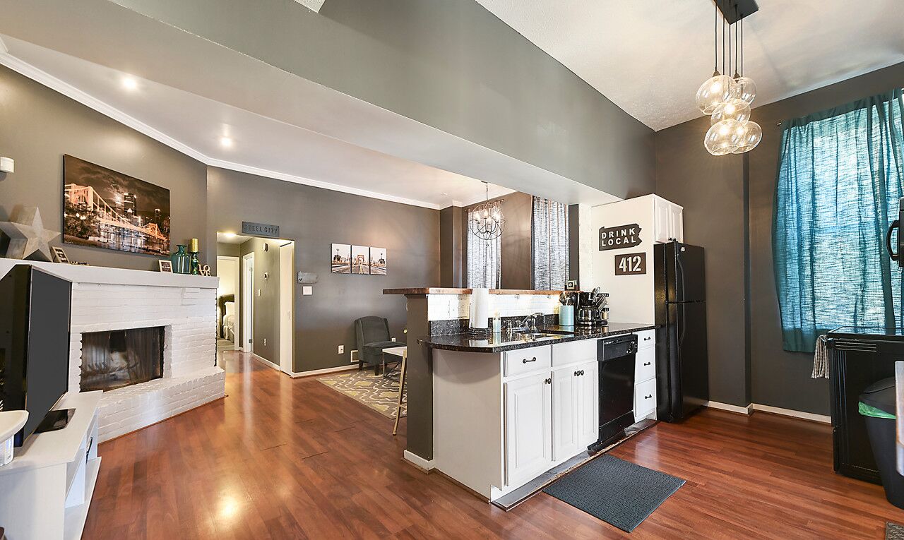 Free Parking★Cute Outdoor Deck★Overlooks Park!