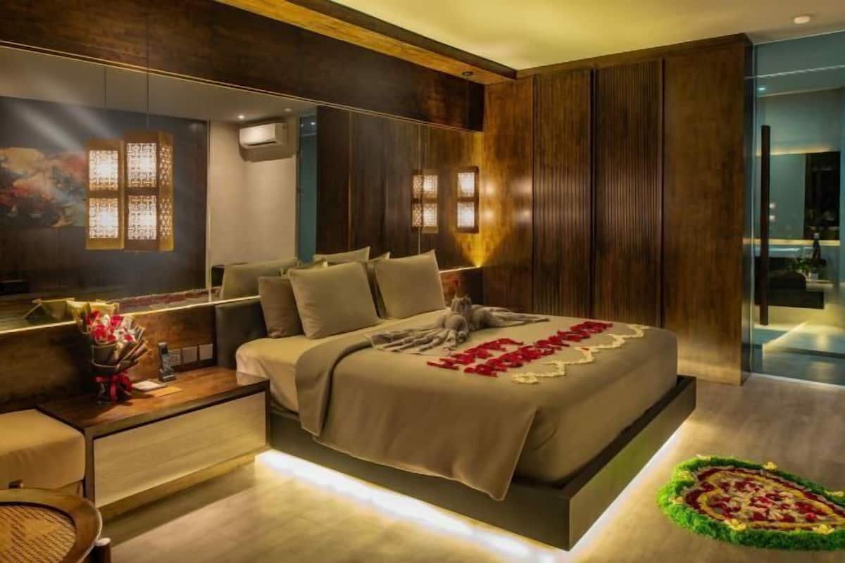 2 bedrooms, free minibar, desk, blackout curtains
