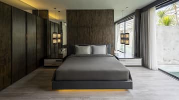 2 bedrooms, free minibar, desk, blackout drapes