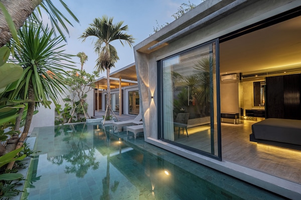 Kolam renang pribadi