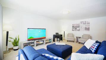 Een televisie en videogames