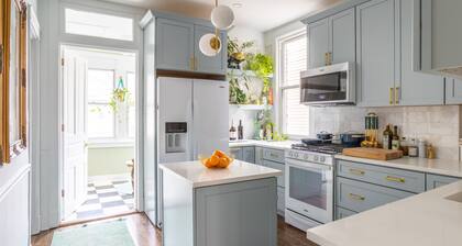 Classic Chicago 2 Flat transformed into a Parisian plant lovers paradise