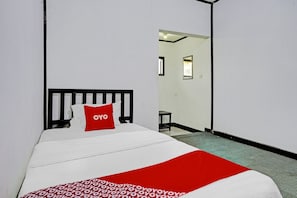 Kamar Single Basic | Meja kerja, Wi-Fi gratis, dan seprai linen